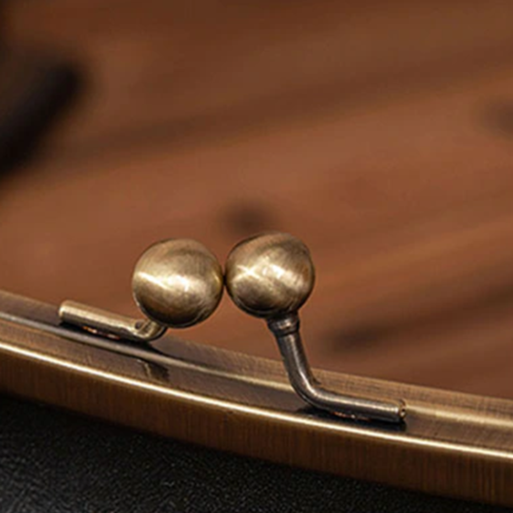 Naferio - Strukturerad väska i veganskt läder